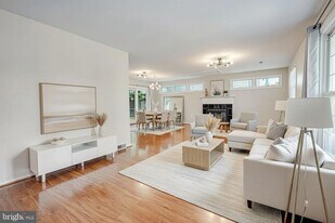 5924 Cauba Ct in Alexandria, VA - Building Photo