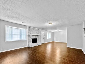 9289 Forest Knoll Dr in Jonesboro, GA - Building Photo - Building Photo