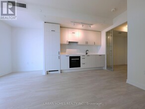 1 Quarrington Lane in North York, ON - Building Photo - Building Photo