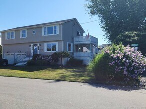 18 Newell Pl in Fairfield, CT - Building Photo - Building Photo