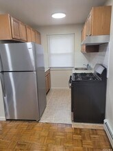 1 Hemlock Dr-Unit -162 in Bay Shore, NY - Building Photo - Building Photo