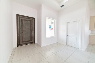 154 Lagos Ave in Laredo, TX - Building Photo - Building Photo
