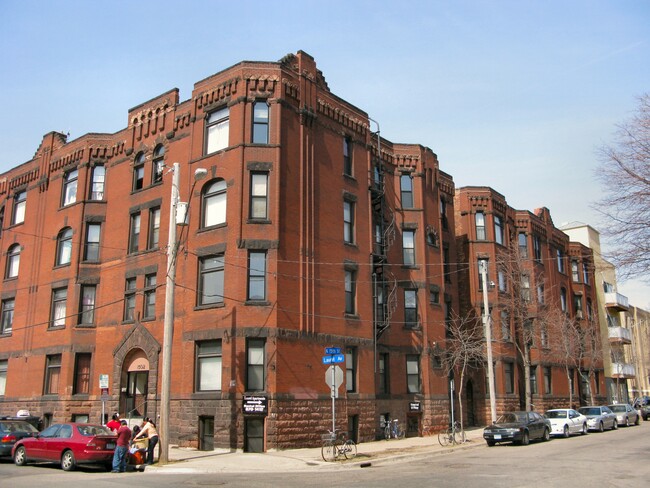 The Laurel Apartments in Minneapolis, MN - Building Photo - Building Photo