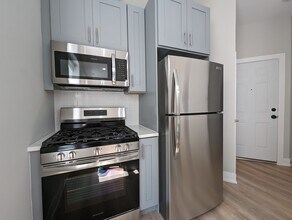 437 W Belden Ave, Unit 1 in Chicago, IL - Building Photo - Building Photo