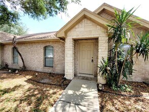 2402 Tahiti Dr, Unit 7 in Edinburg, TX - Building Photo - Building Photo