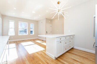 871 Cambridge St, Unit 1 in Cambridge, MA - Foto de edificio - Building Photo