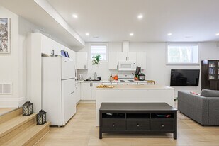93 Gorman Park Rd, Unit Lower in Toronto, ON - Building Photo