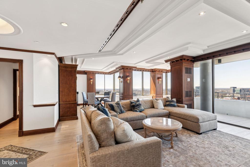 202-10 W Rittenhouse Square in Philadelphia, PA - Building Photo