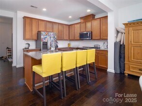 9547 Glenburn Ln, Unit 1-1-1312 in Charlotte, NC - Foto de edificio - Building Photo