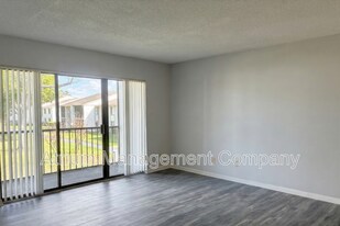 8203 Sun Spring Cir in Orlando, FL - Building Photo