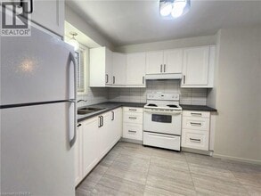 131 Baldwin Ave in Brantford, ON - Building Photo - Building Photo