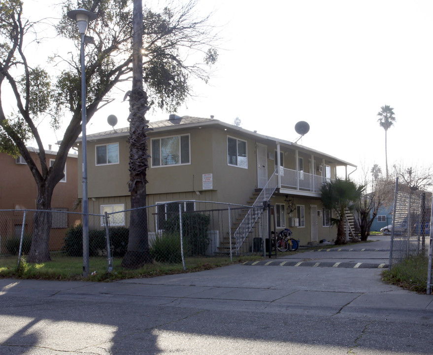 3908 43rd Ave in Sacramento, CA - Building Photo