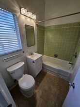 Holiday Manor in Studio City, CA - Building Photo - Building Photo