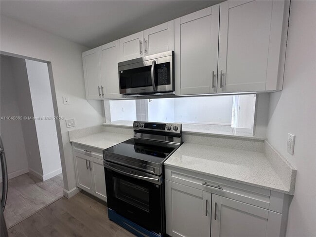 6090 W Flagler St in Miami, FL - Building Photo - Building Photo