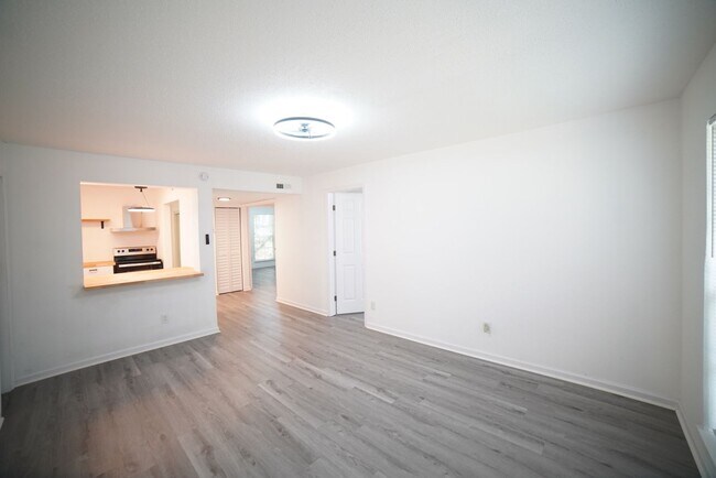 2020 Continental Ave in Tallahassee, FL - Building Photo - Building Photo
