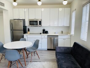 700 Meridian Ave in Miami Beach, FL - Building Photo - Building Photo