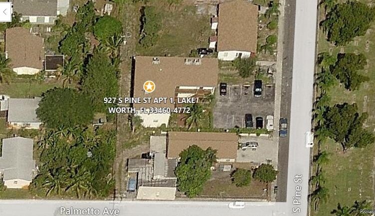 927 S Pine St in Lake Worth, FL - Foto de edificio