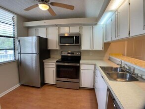 1717 Whitehall Dr-Unit -APT 202 in Davie, FL - Building Photo - Building Photo