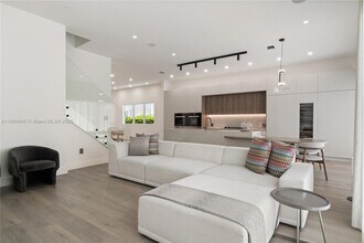 18955 Atlantic Blvd in Sunny Isles Beach, FL - Building Photo - Building Photo