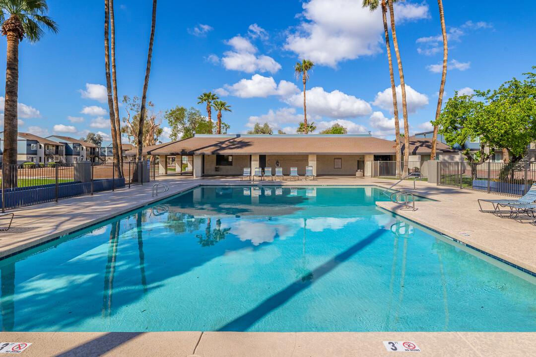 Los Vecinos Apartments in Phoenix, AZ - Building Photo