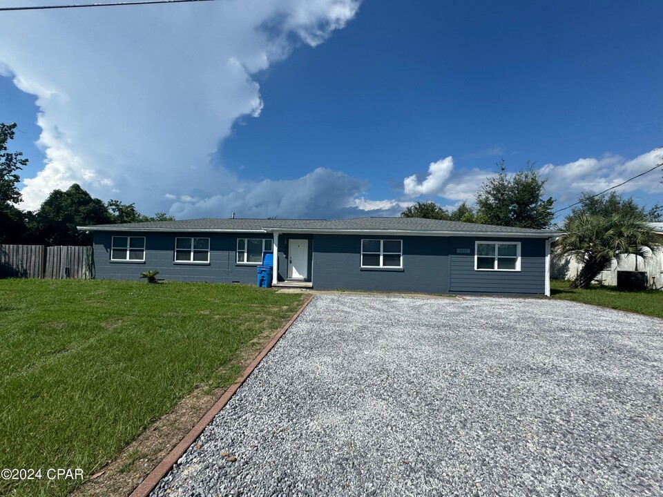 5117 Douglas St in Panama City, FL - Building Photo