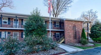 Gaslight Square Apartments in New Albany, IN - Building Photo - Building Photo