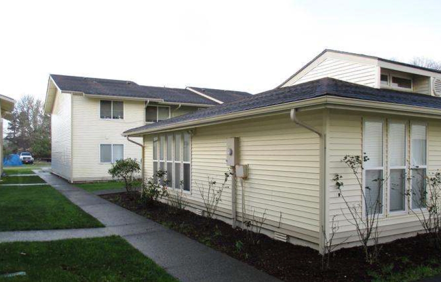 South Bayview Apartments in Westport, WA - Building Photo