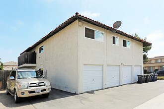 16801 Bardon Ln in Huntington Beach, CA - Building Photo - Building Photo