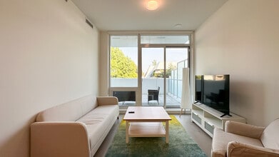 1342 Johnston Rd in White Rock, BC - Building Photo - Building Photo