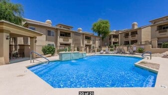 1880 E Morten Ave, Unit 105 in Phoenix, AZ - Building Photo