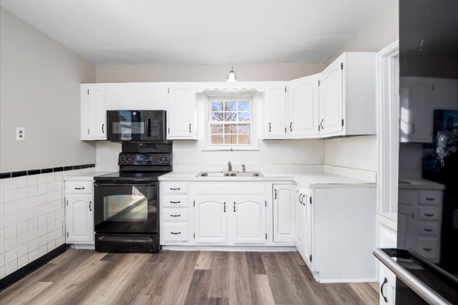 2329 Brown Rd in Overland, MO - Foto de edificio - Building Photo