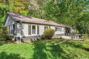 3016 US-176 in Tryon, NC - Building Photo