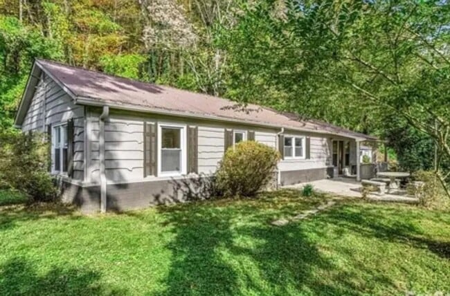 property at 3016 US-176