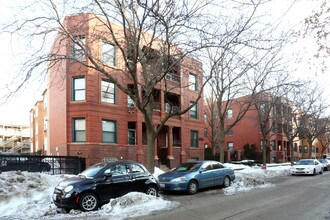 826 W Lakeside Pl in Chicago, IL - Building Photo - Building Photo