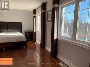 228 Vanda Dr in Vaughan, ON - Building Photo - Building Photo