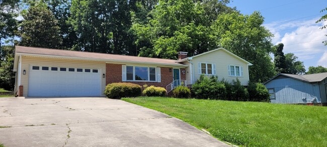 3817 Beverly Hills Dr in High Point, NC - Building Photo - Building Photo