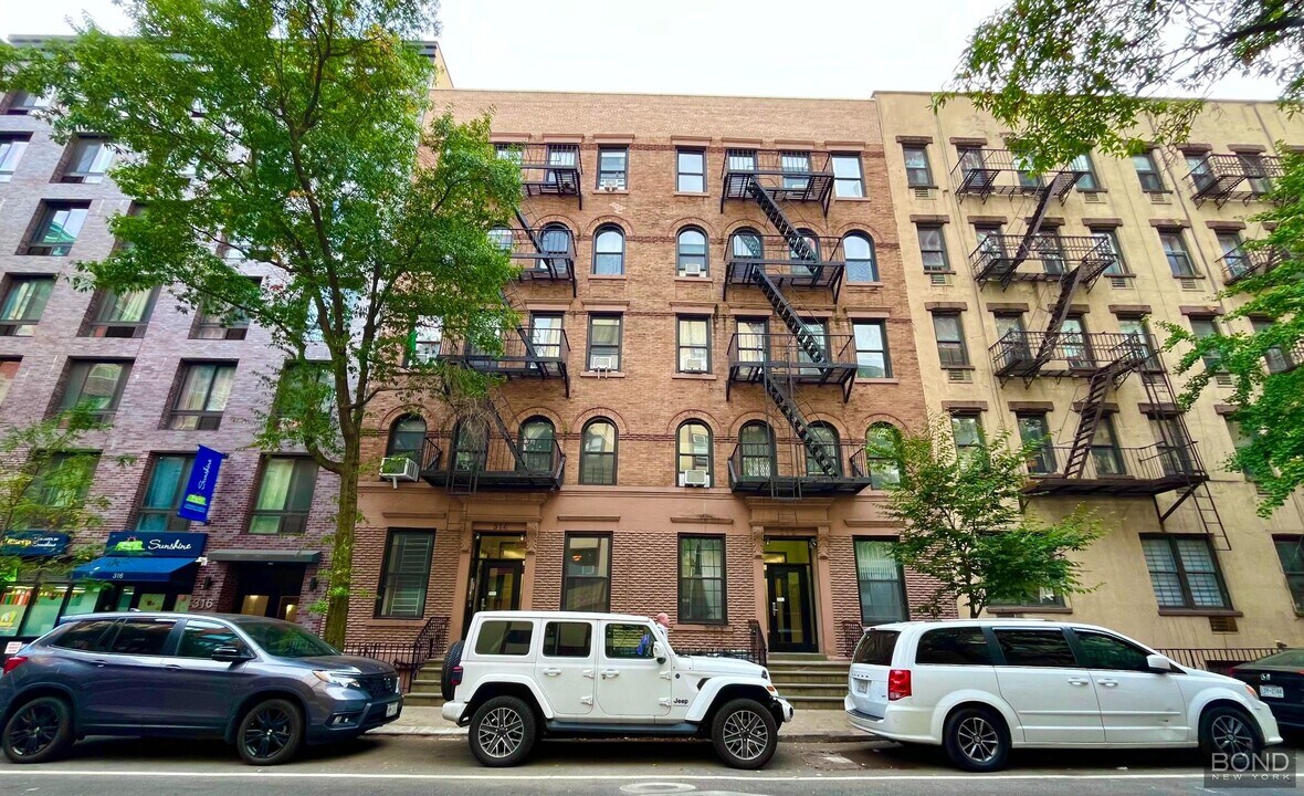 312 E 91st St in New York, NY - Building Photo