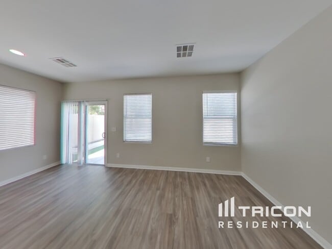 8424 Quarentina Ave in Las Vegas, NV - Building Photo - Building Photo
