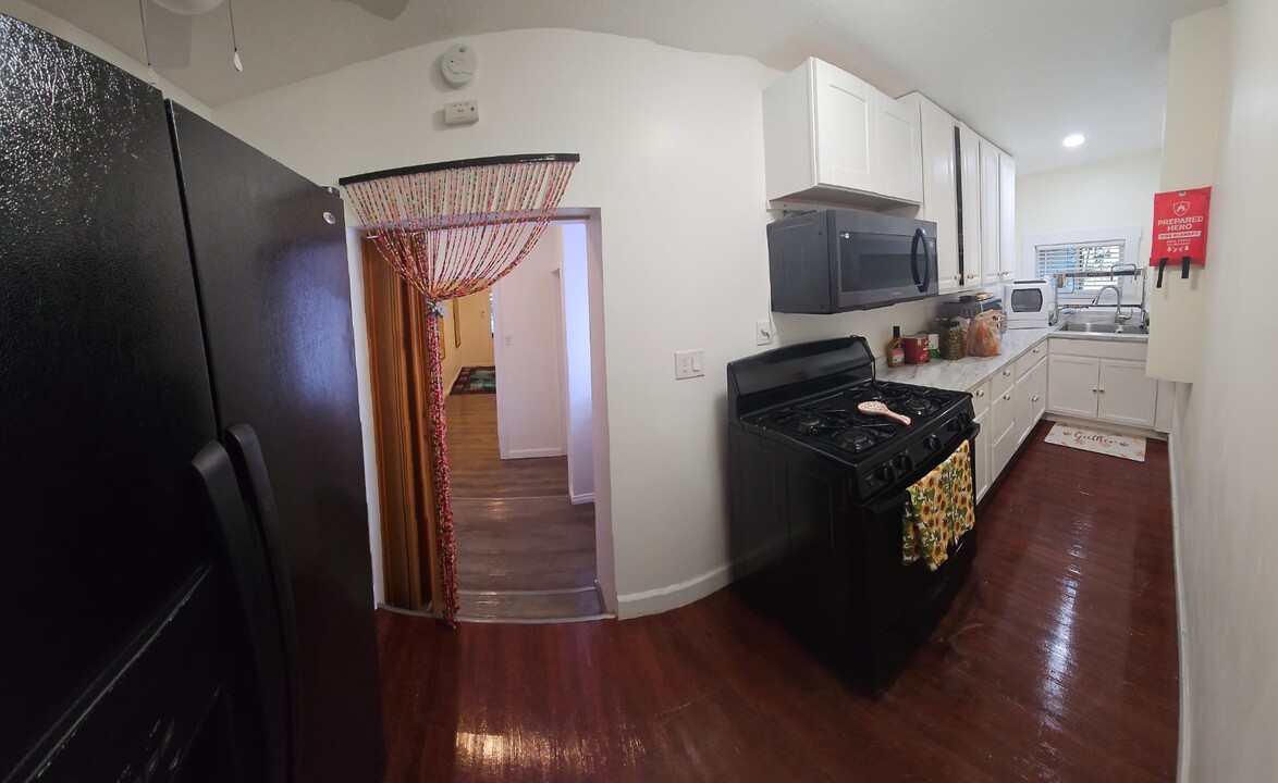 4625 Louise Ave, Unit 4625 in Encino, CA - Building Photo