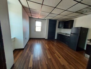 1402 Sarah St, Unit Aprt 3 in Pittsburgh, PA - Building Photo - Building Photo