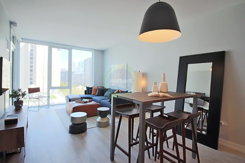218 W Hill St in Chicago, IL - Building Photo