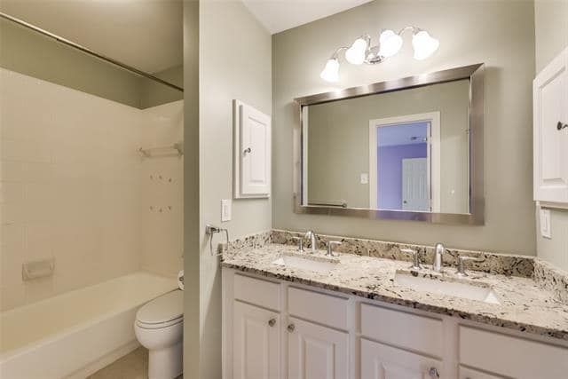 1013 Basilwood Dr in Coppell, TX - Foto de edificio - Building Photo