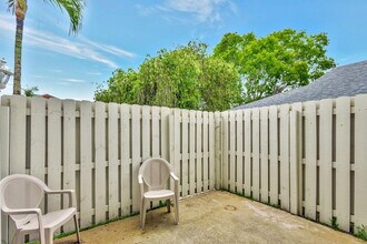13814 Yarmouth Dr in Wellington, FL - Building Photo - Building Photo