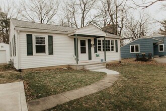 909 S Mitchell St in Bloomington, IN - Foto de edificio - Building Photo