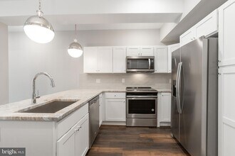 45 W Haines St, Unit 202 in Philadelphia, PA - Foto de edificio - Building Photo