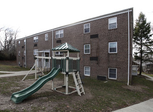 Crest Manor Apartments in New Castle, DE - Building Photo - Building Photo