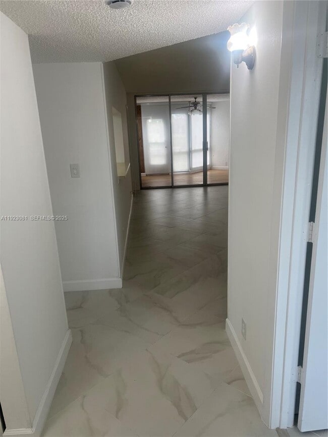 9510 Seagrape Dr, Unit 101 in Davie, FL - Building Photo - Building Photo