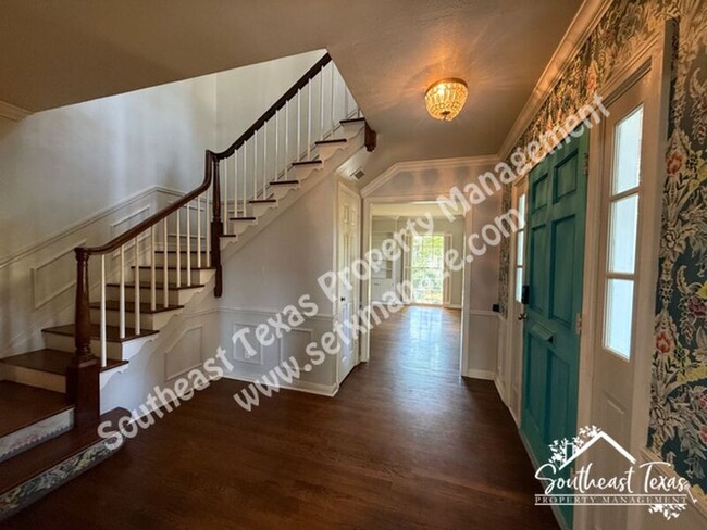 2465 Gladys St in Beaumont, TX - Building Photo - Building Photo