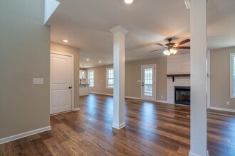 1325 Shockey Dr in Clarksville, TN - Building Photo - Building Photo