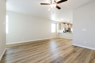 9468 Yampa St in Commerce City, CO - Foto de edificio - Building Photo